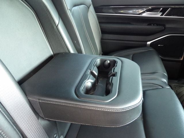 2024 Jeep Wagoneer Base