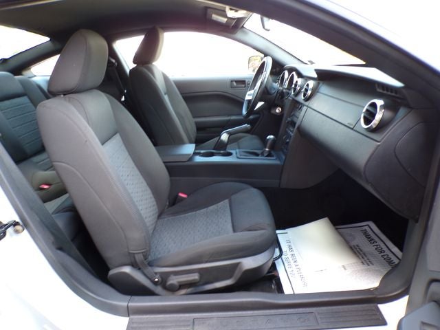 2005 Ford Mustang GT Deluxe