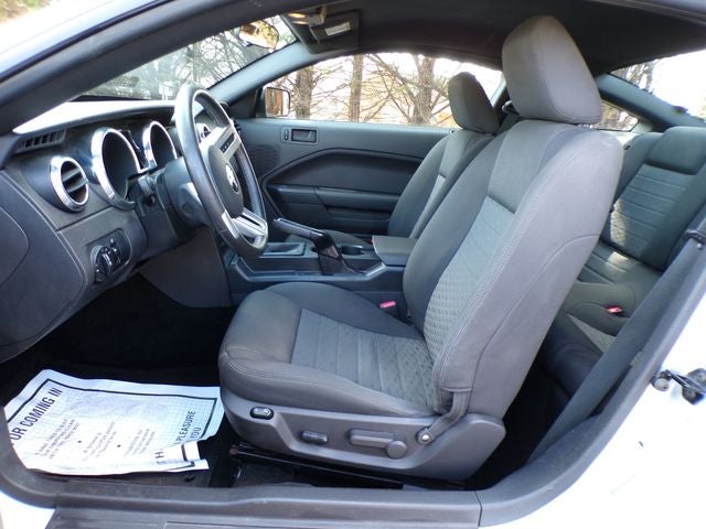2005 Ford Mustang GT Deluxe