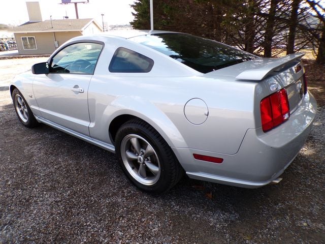 2005 Ford Mustang GT Deluxe