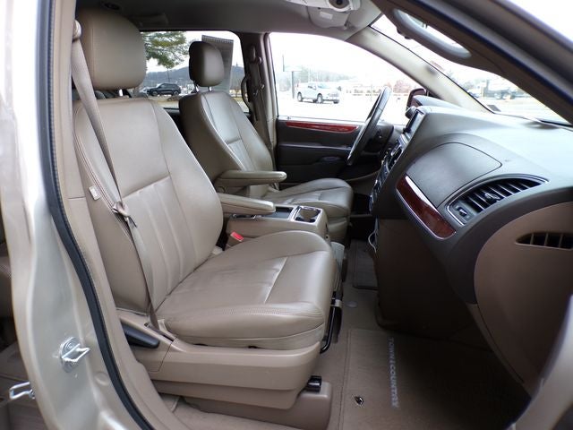 2013 Chrysler Town & Country Touring