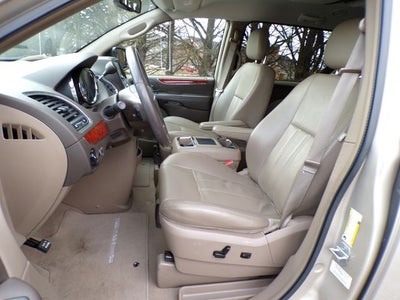 2013 Chrysler Town & Country Touring