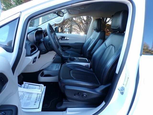 2023 Chrysler Pacifica Hybrid Touring L