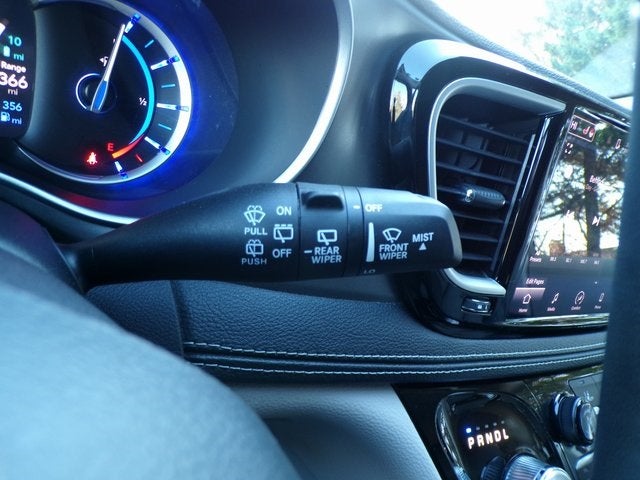 2023 Chrysler Pacifica Hybrid Touring L