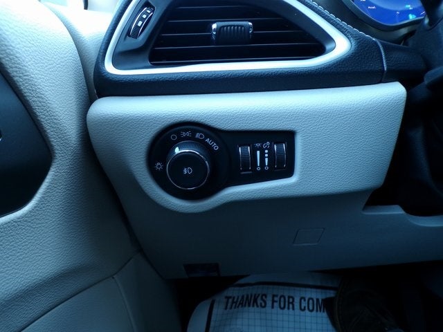 2023 Chrysler Pacifica Hybrid Touring L